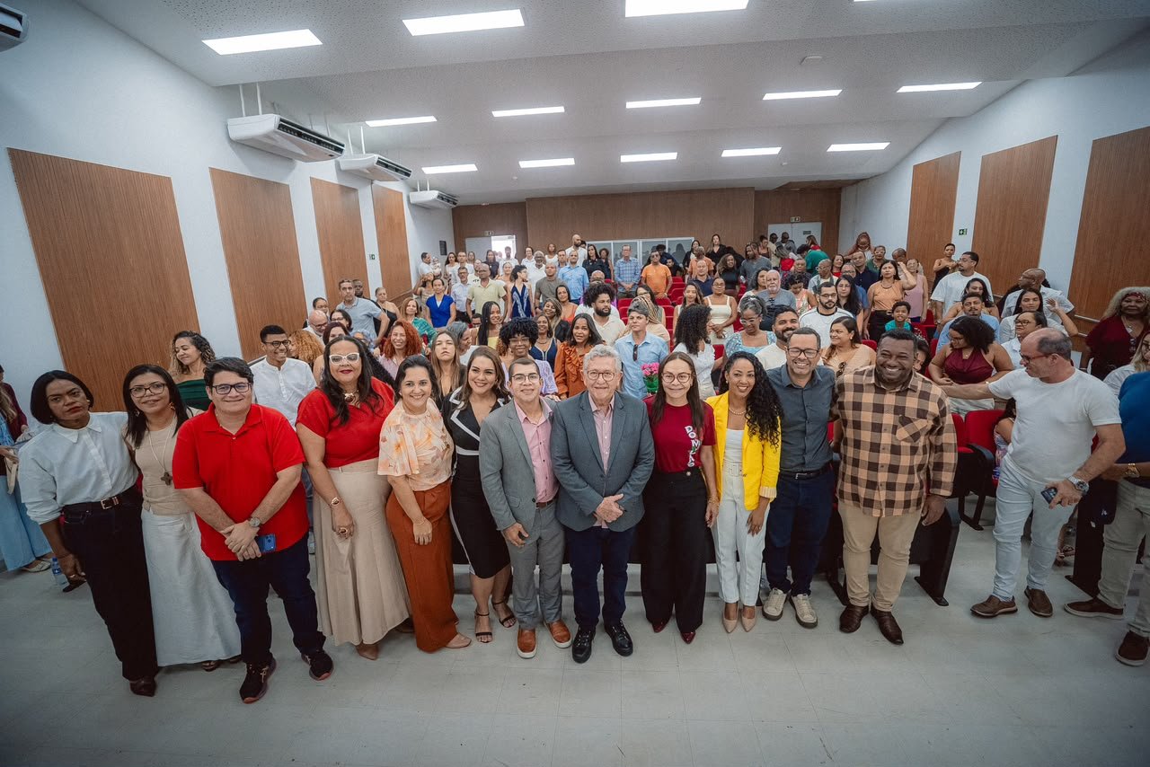Cerimônia de posse dos novos servidores da educação